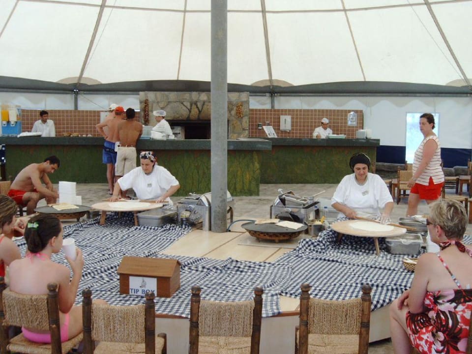 Spetzialitäten im Nomadenzelt Royal Wings Hotel