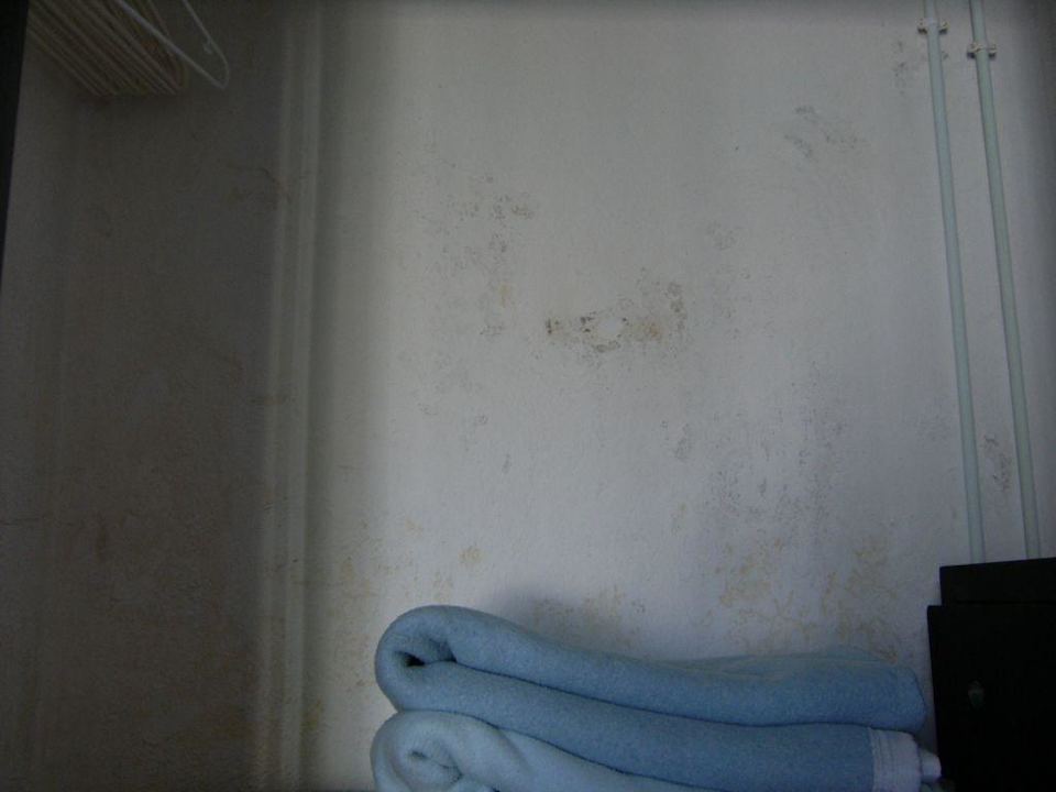 verschimmelter Wandschrank Zhimbad B&B by the sea
