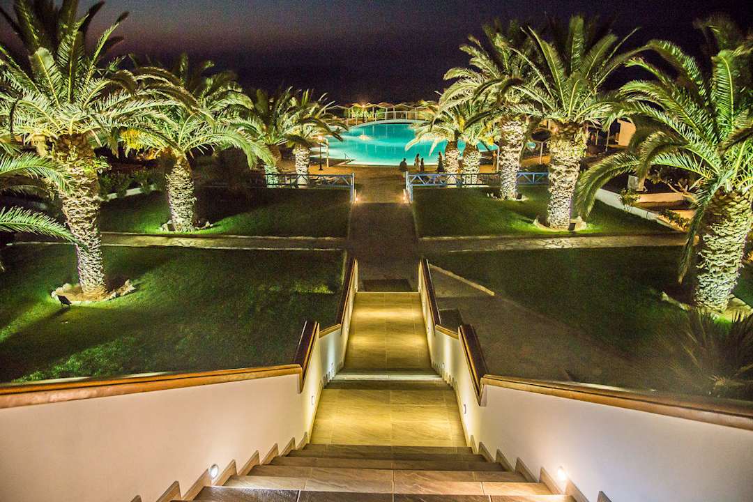 Ausblick von der Terrasse aus Richtung Meer / Pool Mitsis Rinela