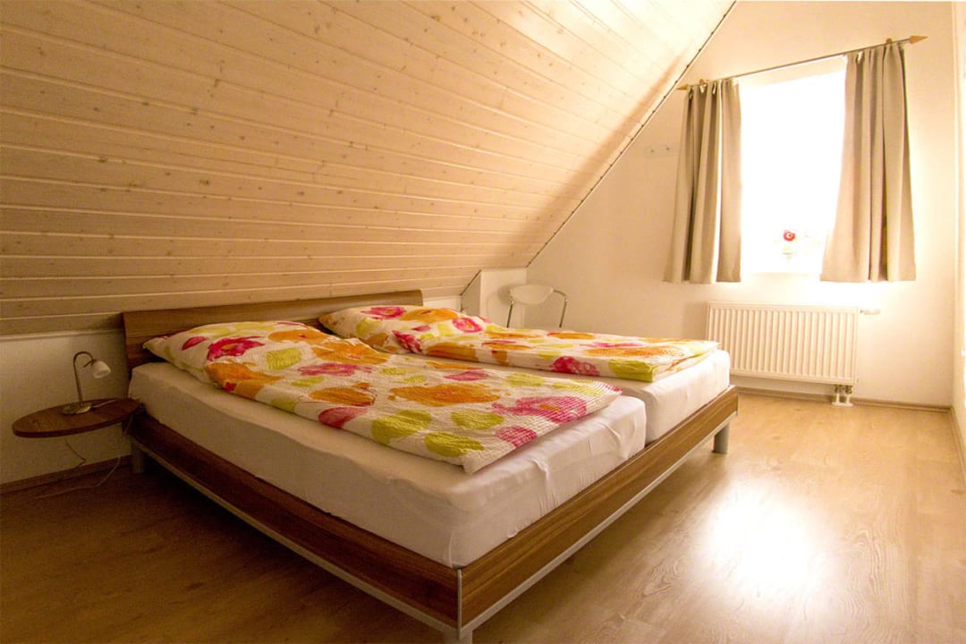 Schlafzimmer 1 oben Ferienwohnung Krabbenkorb Greetsiel