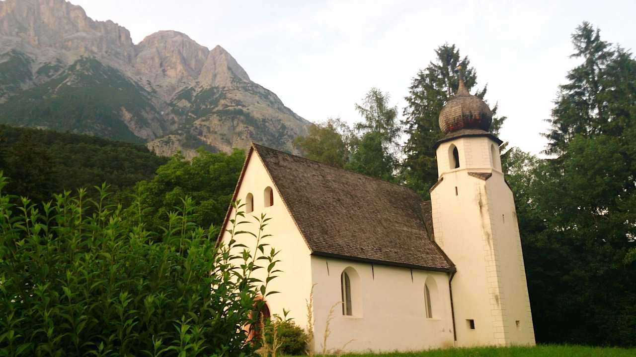 Kirche St.Veit neben Berghof Gasthof Berghof