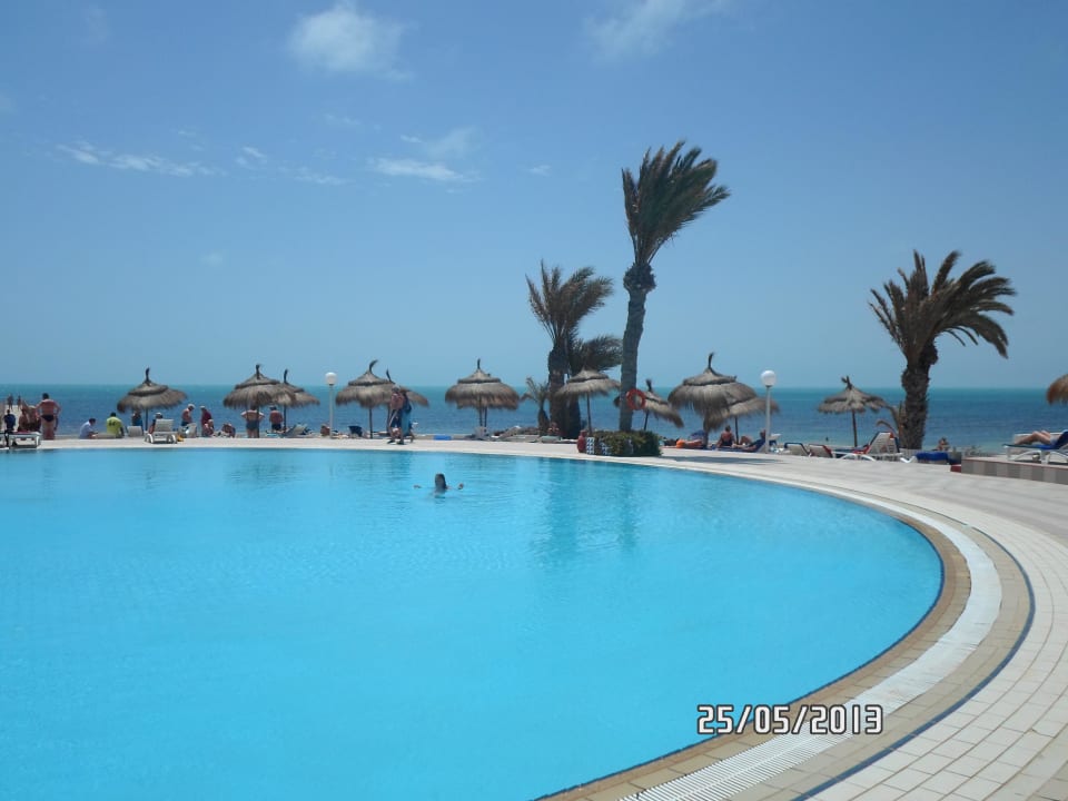 Salzwasserpool mit Meerblick Hotel El Mouradi Djerba Menzel