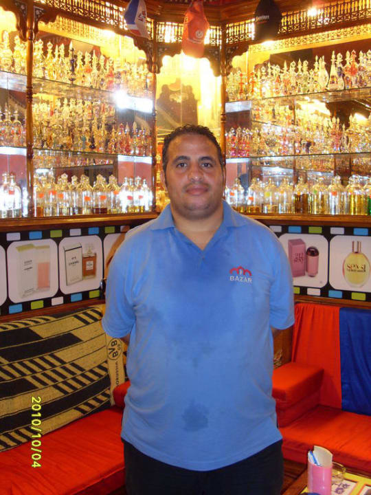 Super Parfüm Verkäufer (genannt armer Schlucker) Pickalbatros Alf Leila Wa Leila Resort - Neverland Hurghada