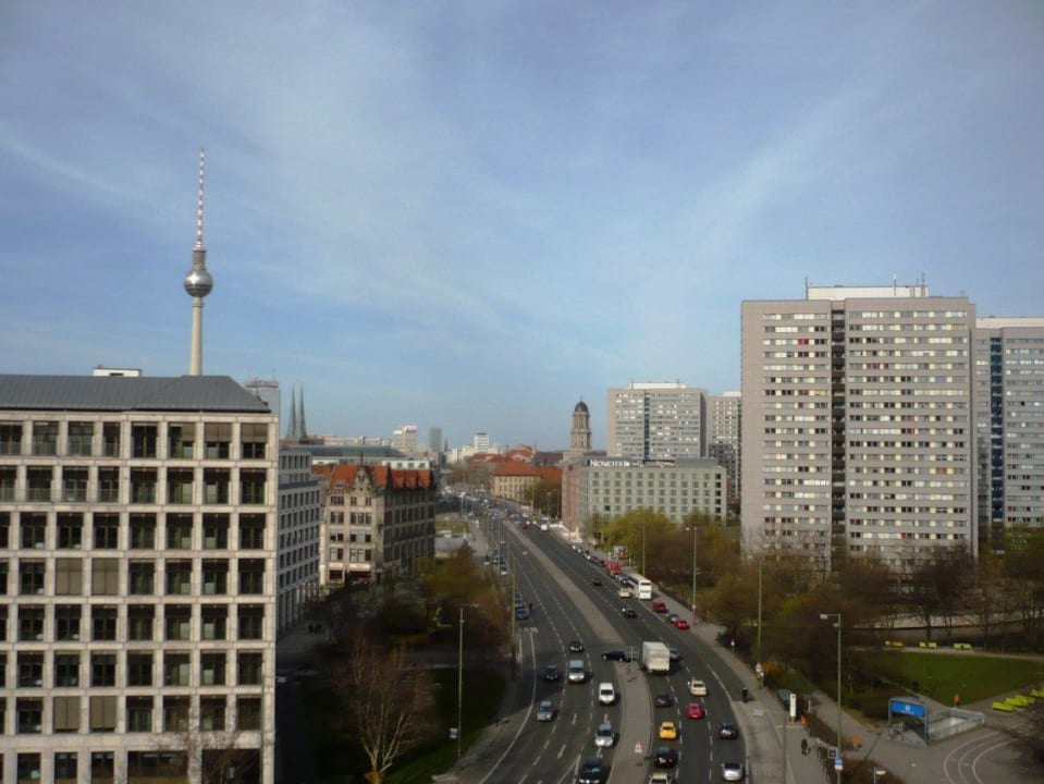 Fenrsehturm und Leipziger Straße, von Zimmer 1004  Motel One Berlin-Spittelmarkt