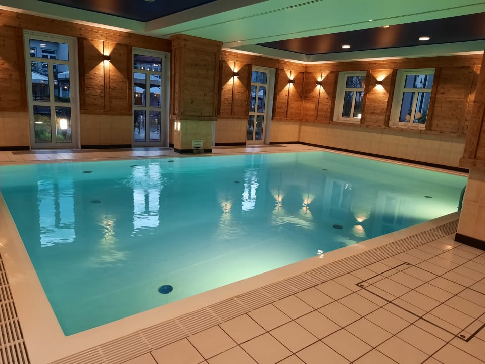 Pool Seehotel Niedernberg