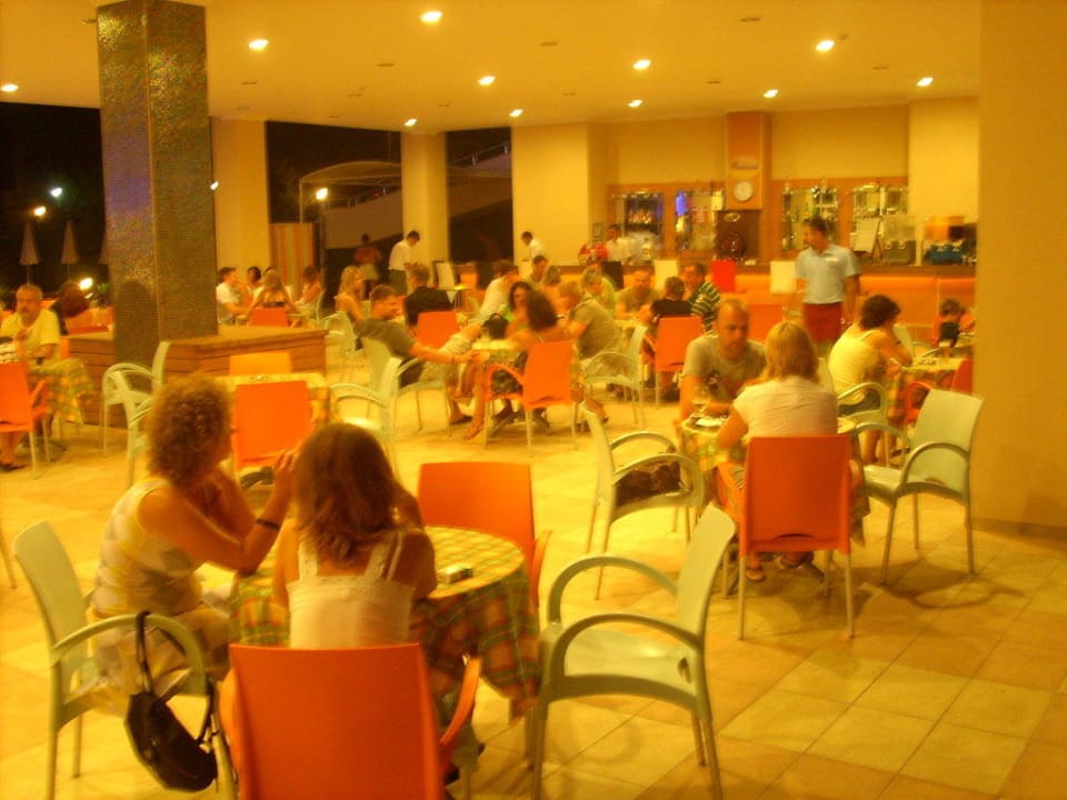 Poolbar am Abend Solivia Hotel