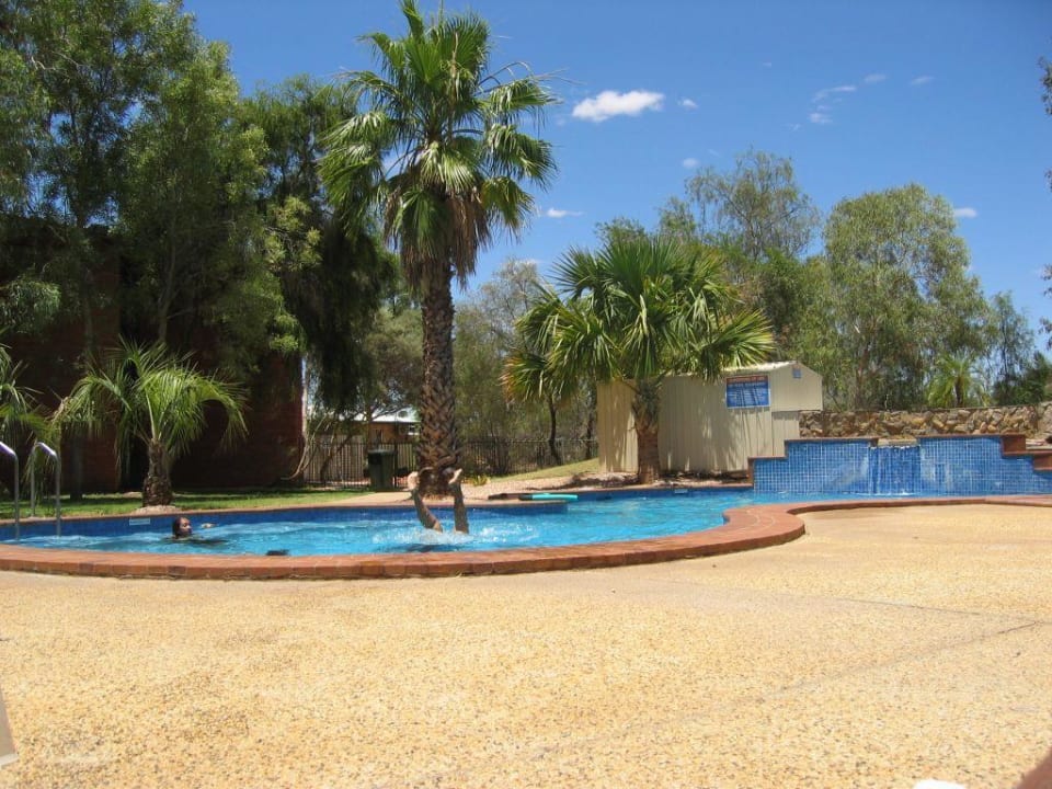 Pool Hotel Alice In The Territory