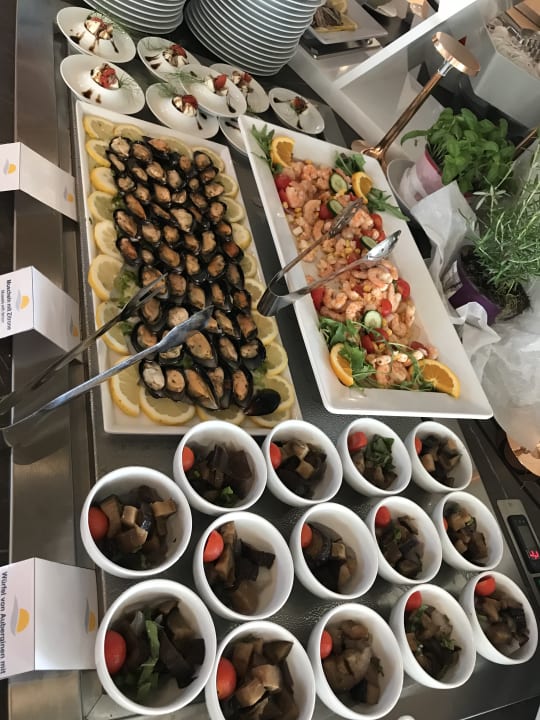 Abendbuffet... nur ein kleiner Ausschnitt davon TUI BLUE Tropea