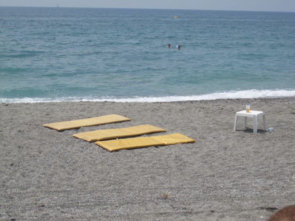 Das nennen sie "Strand" Senza Sunset Beach Hotel