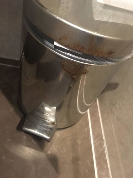 Bad Abfalleimer Well Palace Side