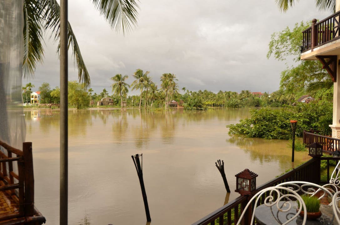 Fluß bei Hochwasser Hoi An Riverside Resort & Spa