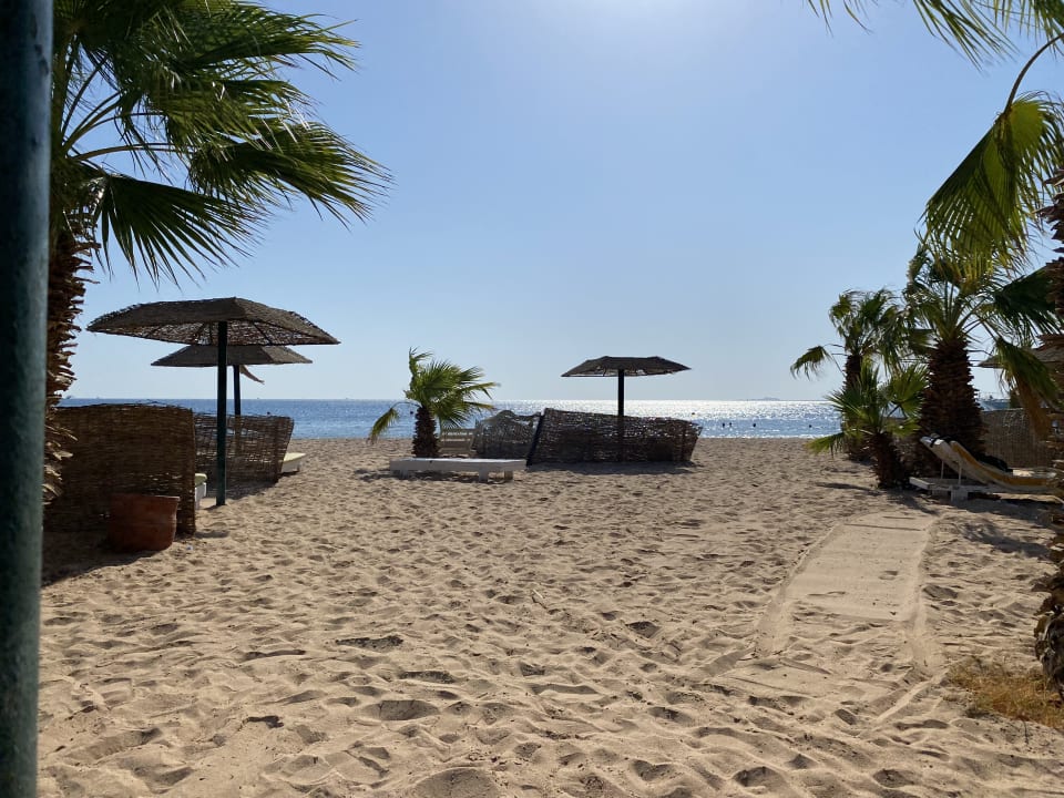 Strand Lotus Bay Beach Resort