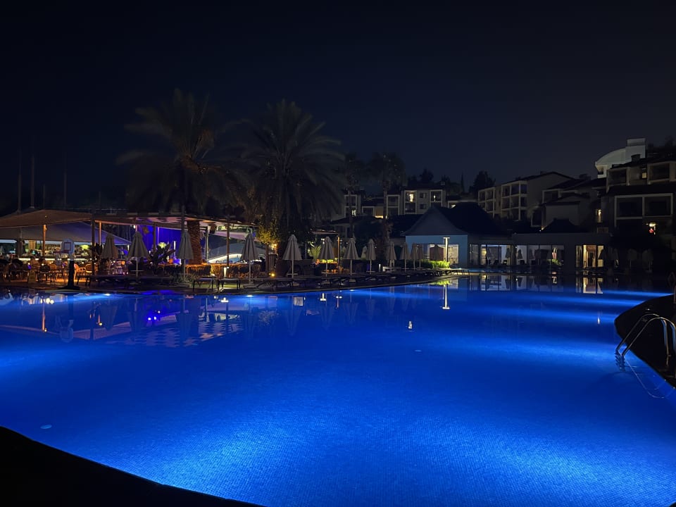 Pool Arum Barut Collection