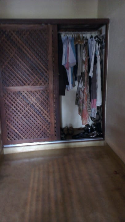 Schrank Neptune Pwani Beach Resort & Spa