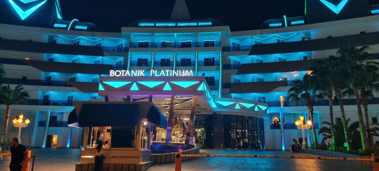 Außenansicht Hotel Botanik Platinum