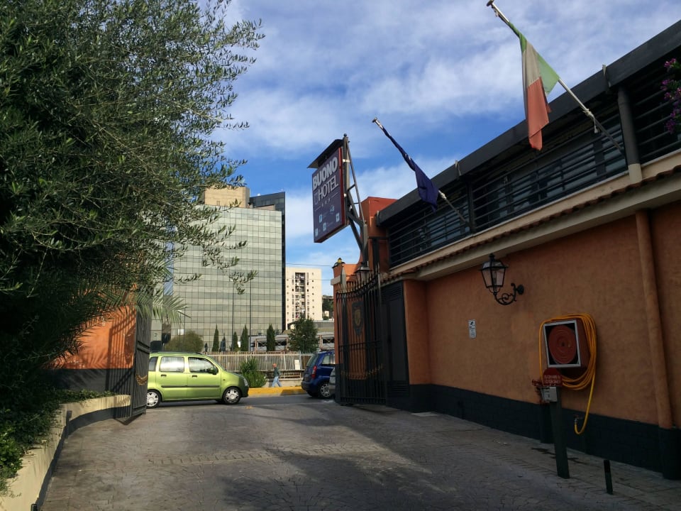 Ausblick zur Strasse Hotel Buono