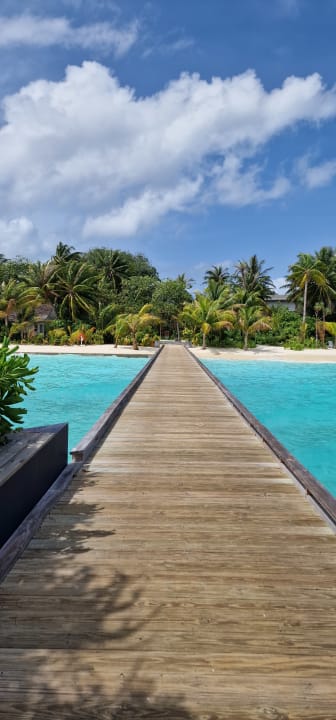 Strand Outrigger Maldives Maafushivaru Resort