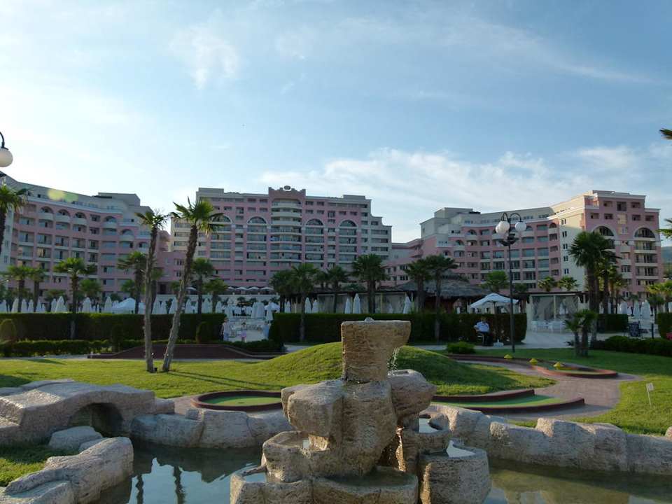 Ausblick auf hotel von golfanlage DIT Majestic Beach Resort