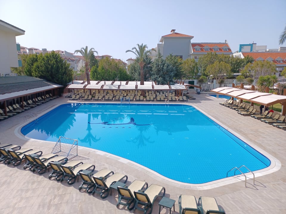 Pool Side Breeze Hotel