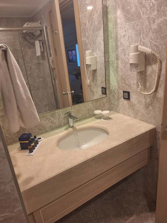 Zimmer Hotel Miracle Resort