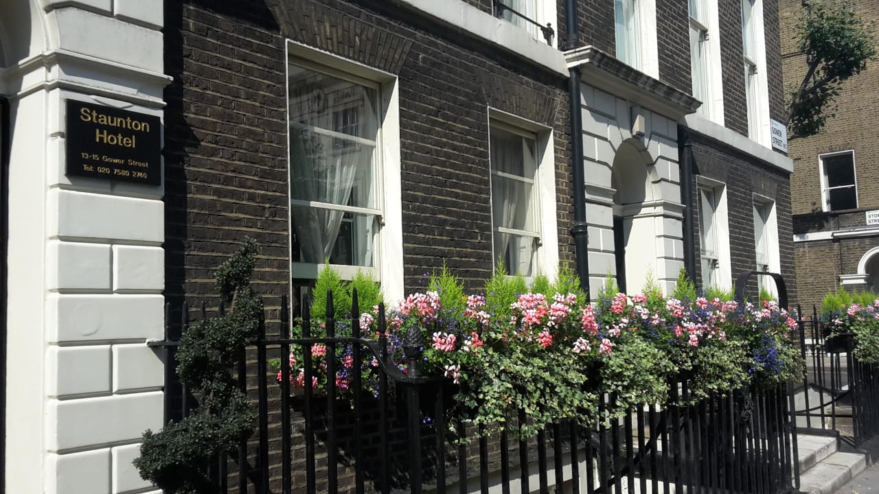 Frontansicht  Staunton Hotel