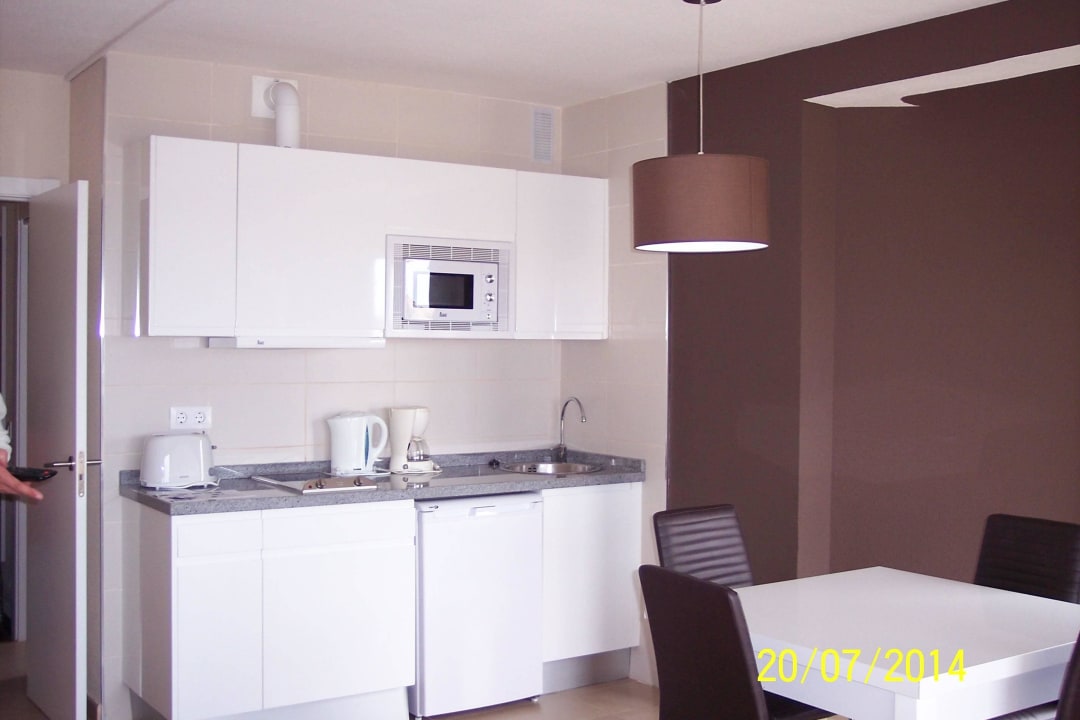 Kleine Küche im Wohnzimmer Playa Olid Suites & Apartments