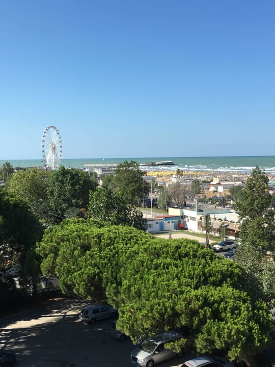 Blick zum Riesenrad Grand Hotel Rimini