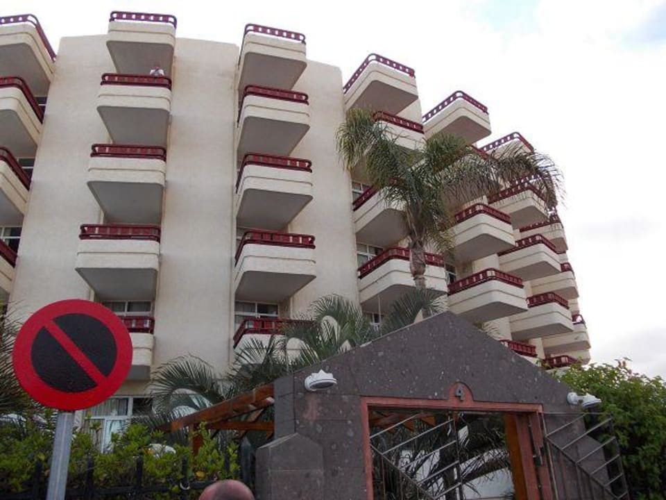 Hotel Rondo vom Eingang vom Miraflor gesehen HL Miraflor Suites Hotel