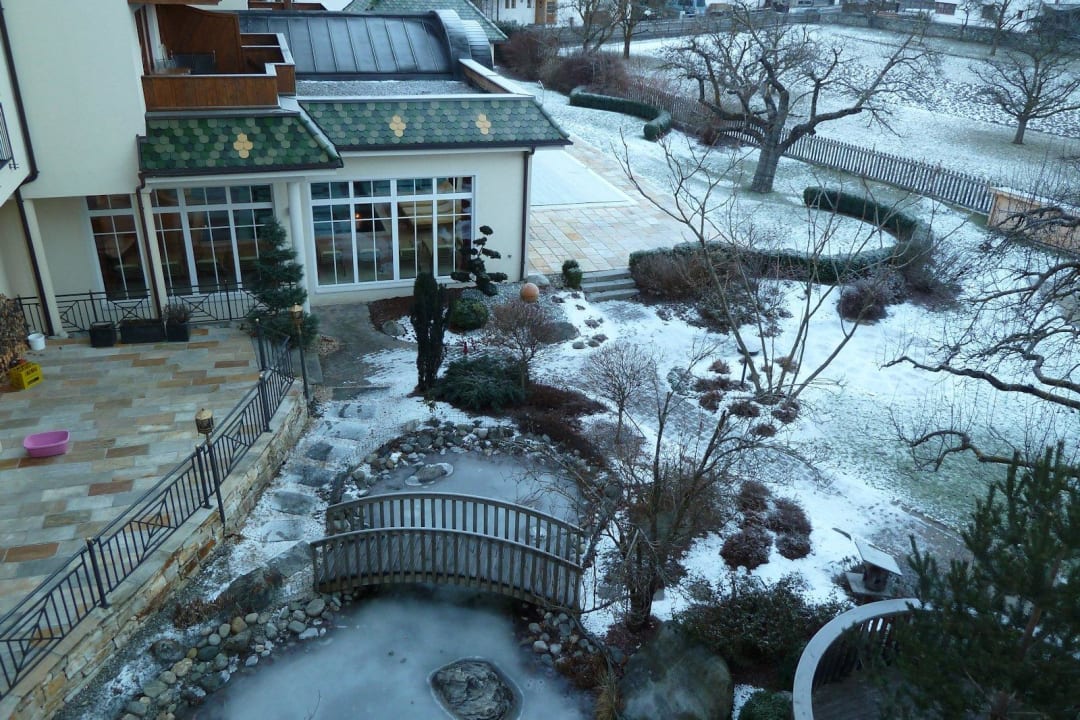 Hallenbad und Außenbecken Hotel Linde