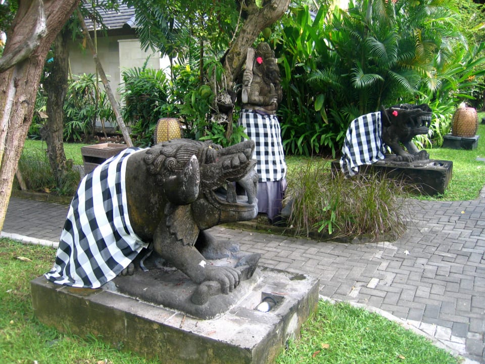 Garten Puri Santrian