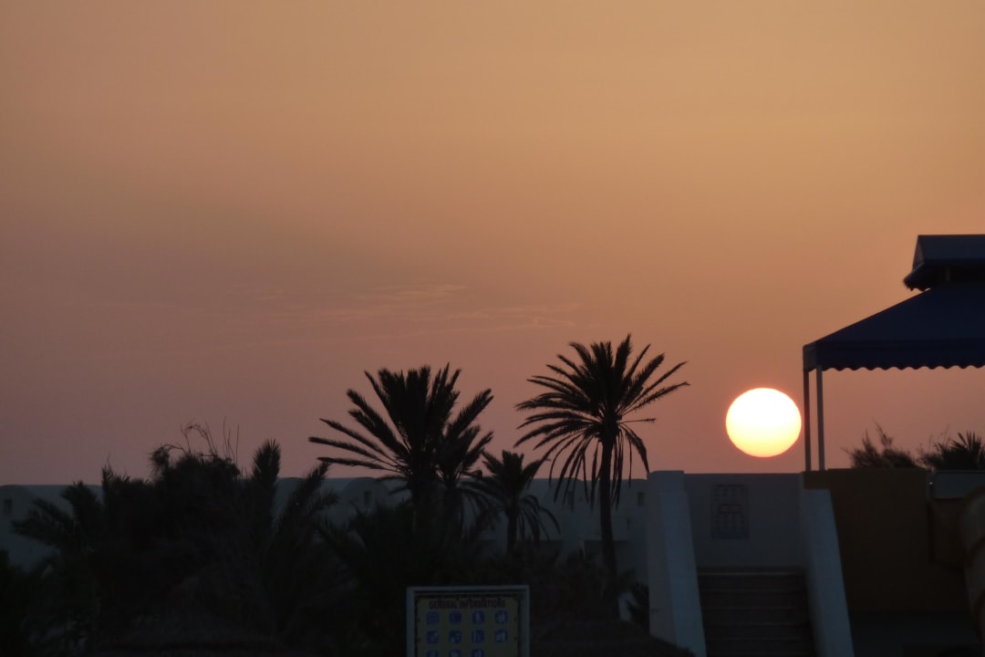 Sonnenuntergang über der Poolanlage Calimera Yati Beach