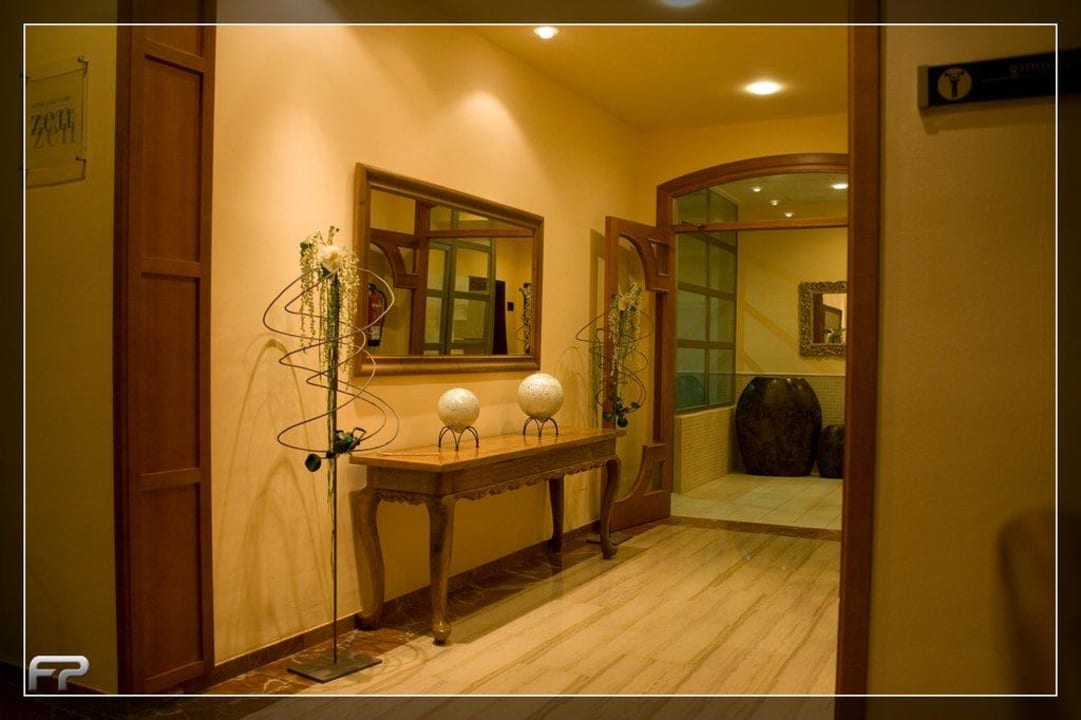 Gang zum Wellness-Bereich VIVA Cala Mesquida Suites & Spa 16+