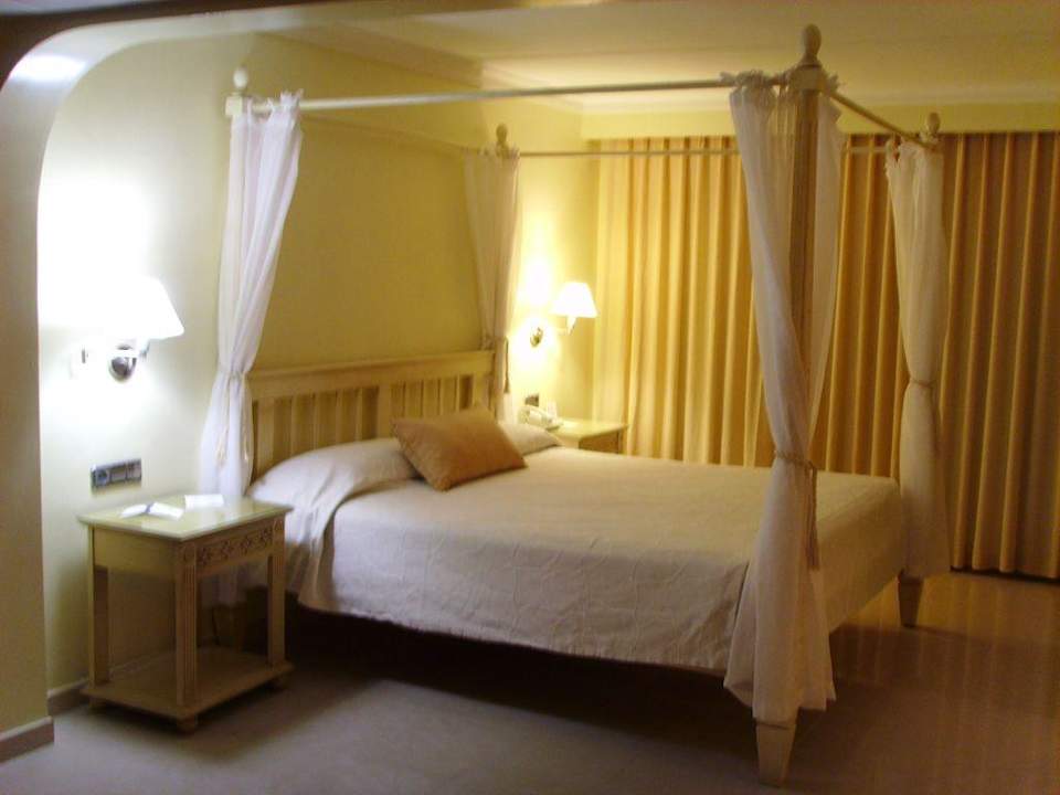 Bett in der Romantiksuite Grand Palladium Select Bávaro Resort & Spa