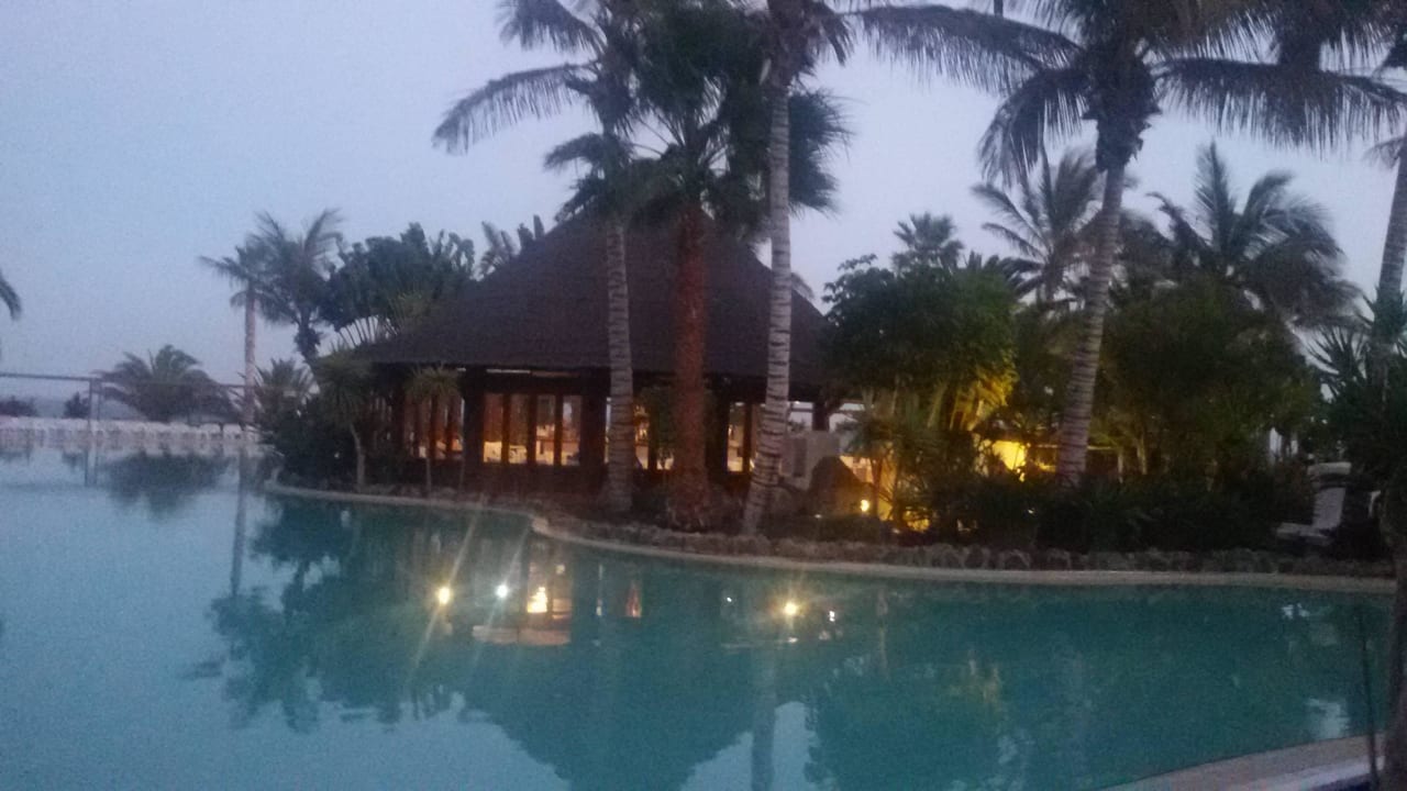 Poolbar am Abend Club Jandia Princess