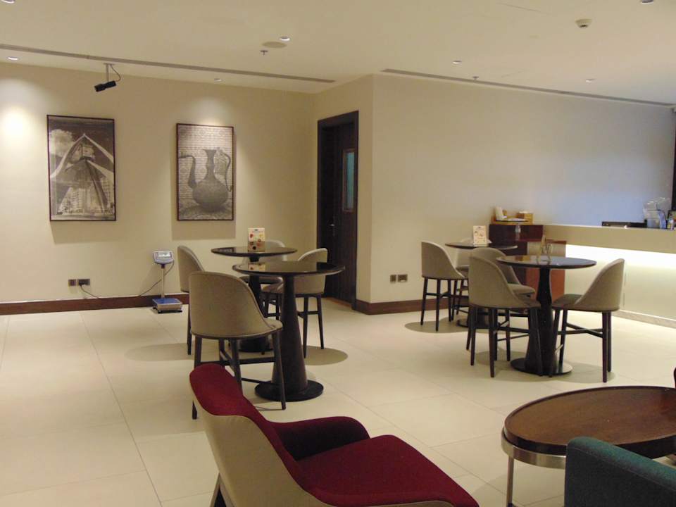 Lobby Hampton By Hilton Dubai Airport