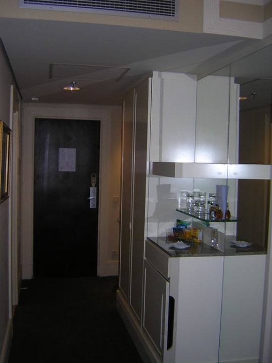 Eingangsbereich des Zimmers Pullman SP Guarulhos Airport