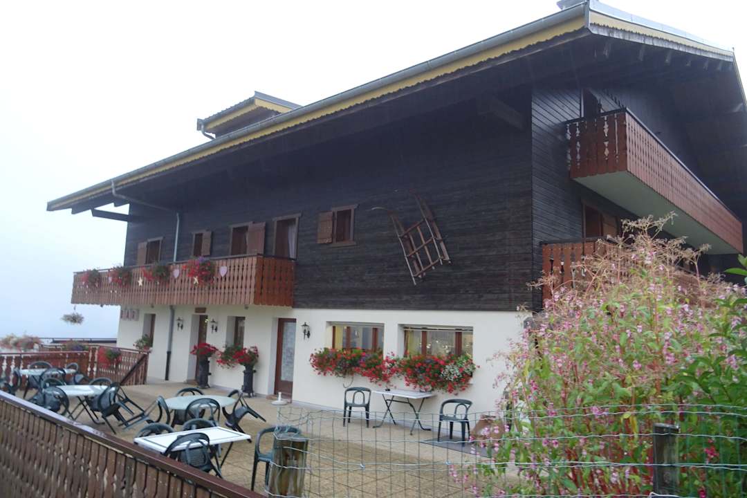 Seitenansicht des Hotels Hotel Bienvenu