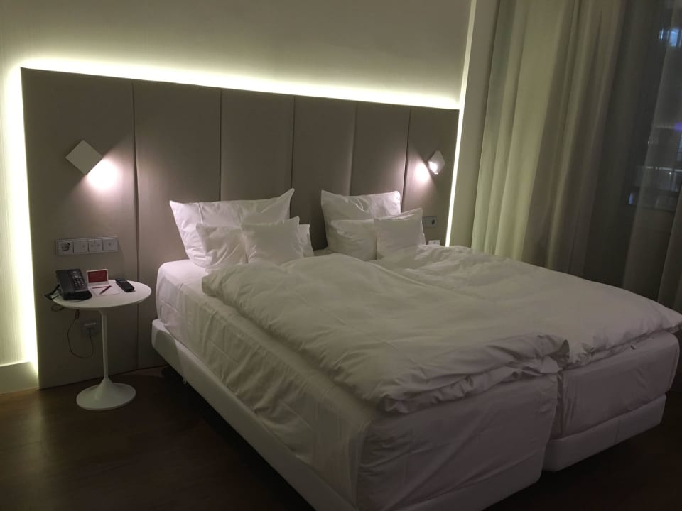 Bett NH Collection Berlin Mitte Friedrichstrasse