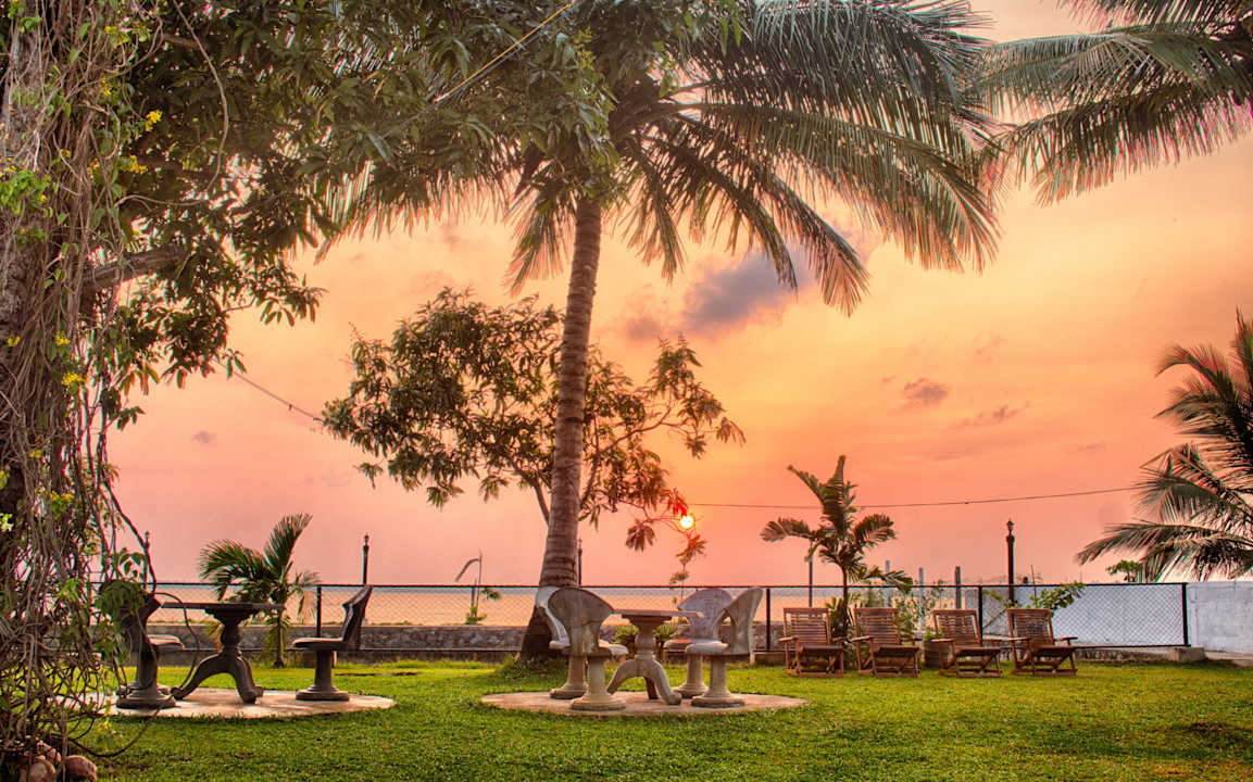 Gartenanlage White Palace B&B