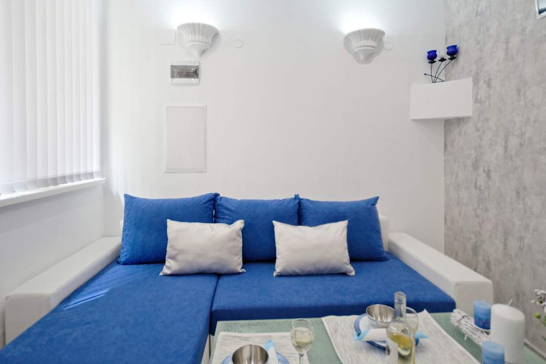 Zimmer Santorini Style in Athens Plaza Luxurys Apartments