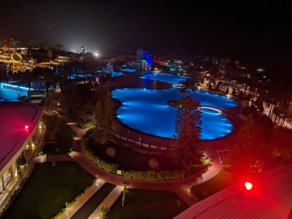 Pool Hotel Miracle Resort