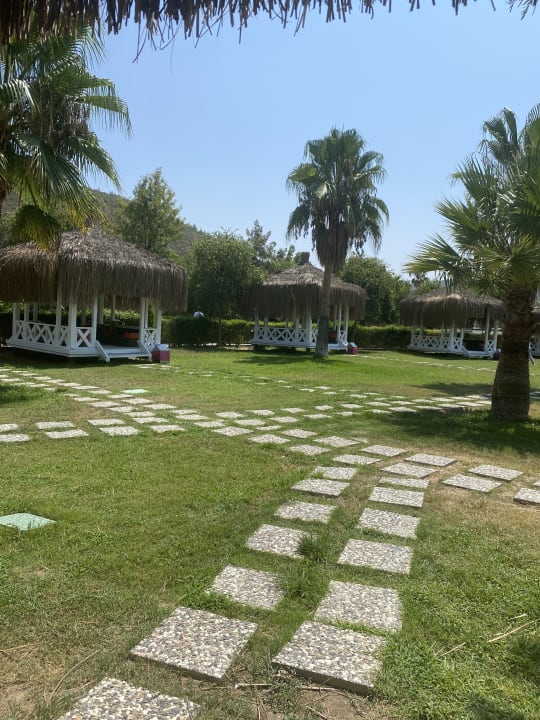 Gartenanlage Green Bay Resort & Spa