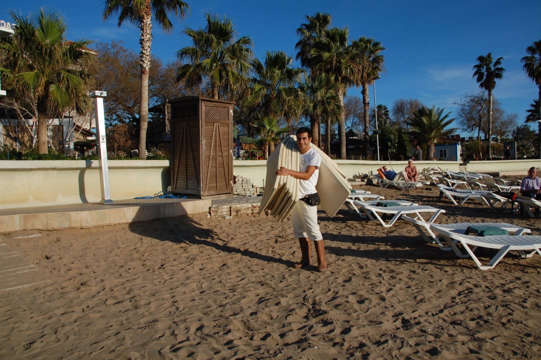 Er sorgt für einen sauberen Strand Side Star Beach