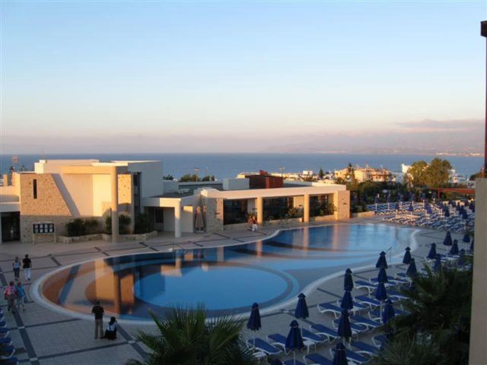 Basen główny Grand Hotel Holiday Resort