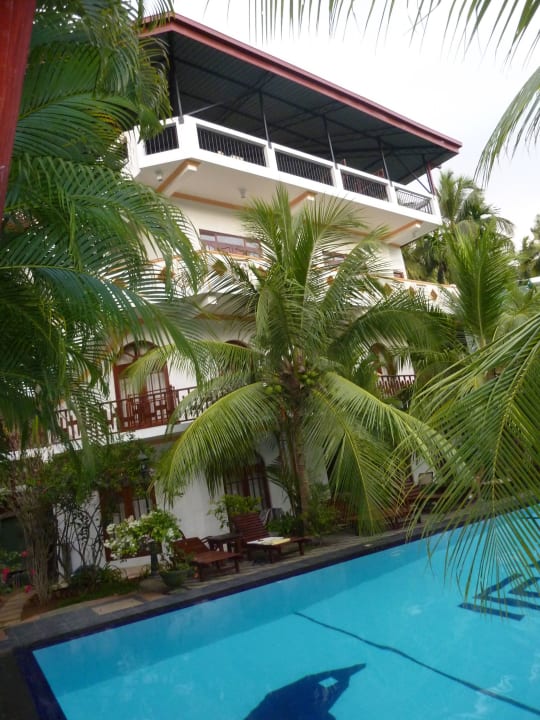 Oben neue Lobbybar Hotel Bentota Village