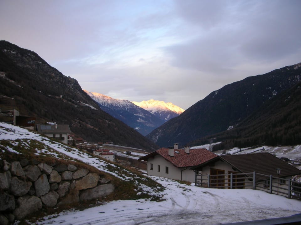 Ausblick ins Tal vom Zimmer Hotel Bergfrieden