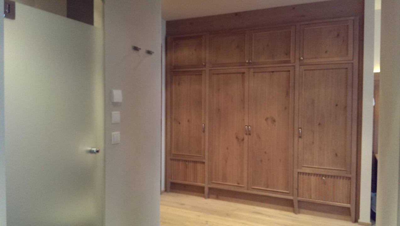 Schrankraum riesig Hotel Chalet Mirabell