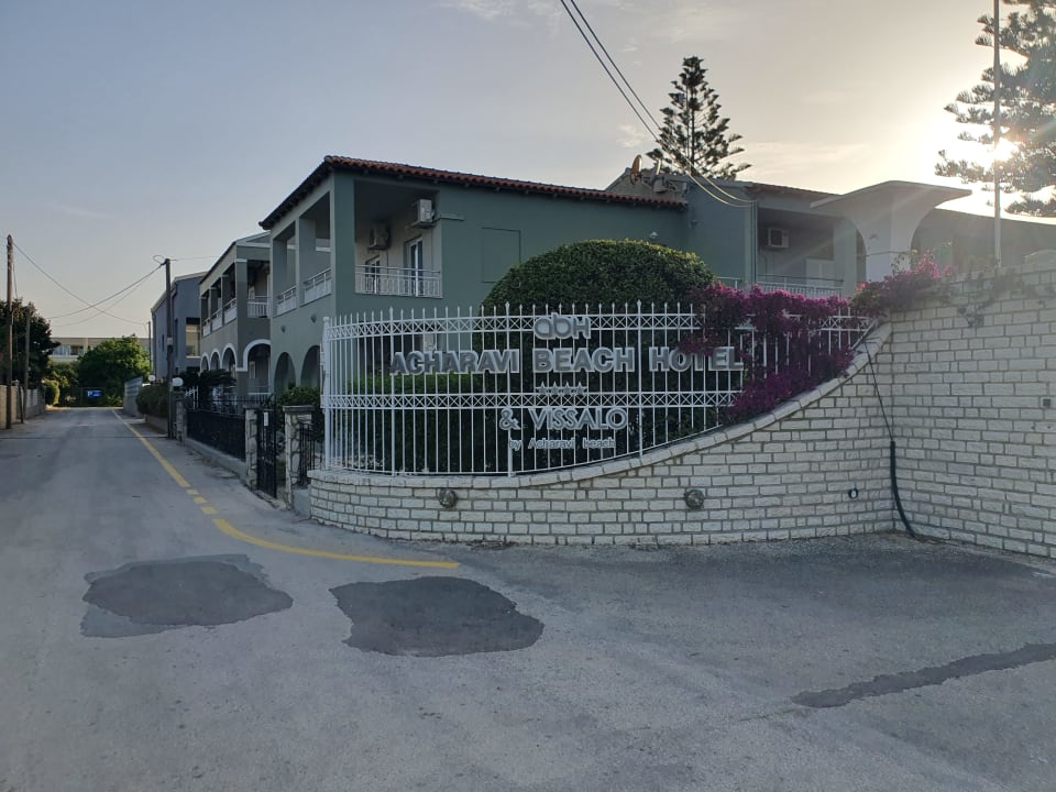 Außenansicht Acharavi Beach Hotel