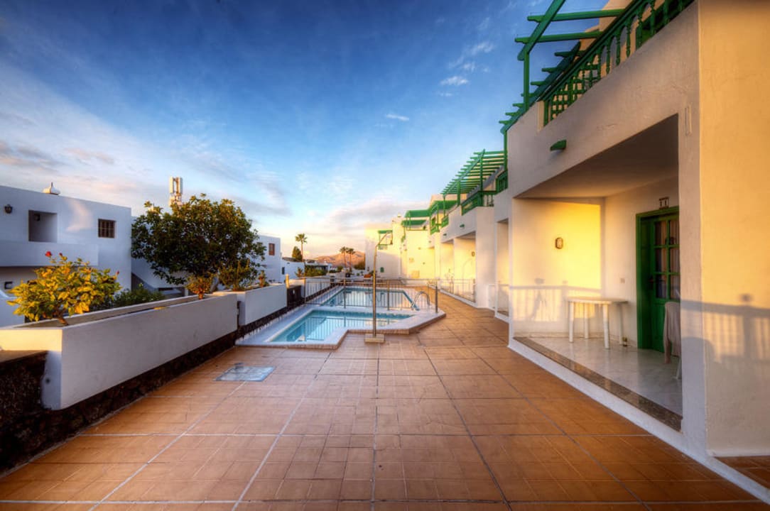 Terrasse und Pool Apartamentos Europa