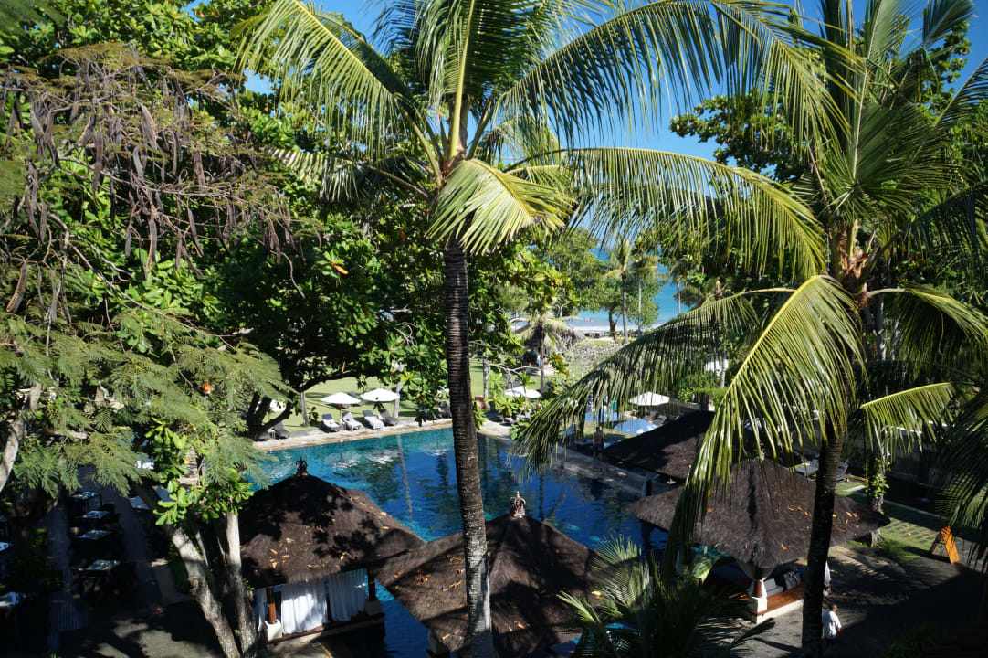 Ausblick vom Balkon in Richtung Club-Pool und Meer InterContinental Bali Resort